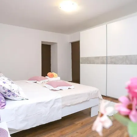 Lany Апартаменты