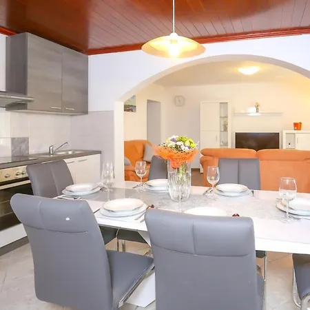 Apartment Lany Mravince